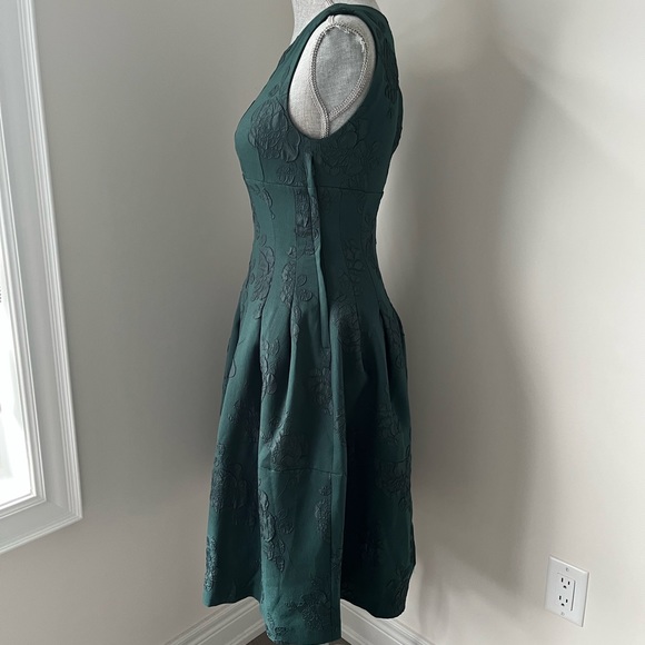 Forest green silhouette dress H&M SIZE 6 (fits more like a 4) - Picture 2 of 7